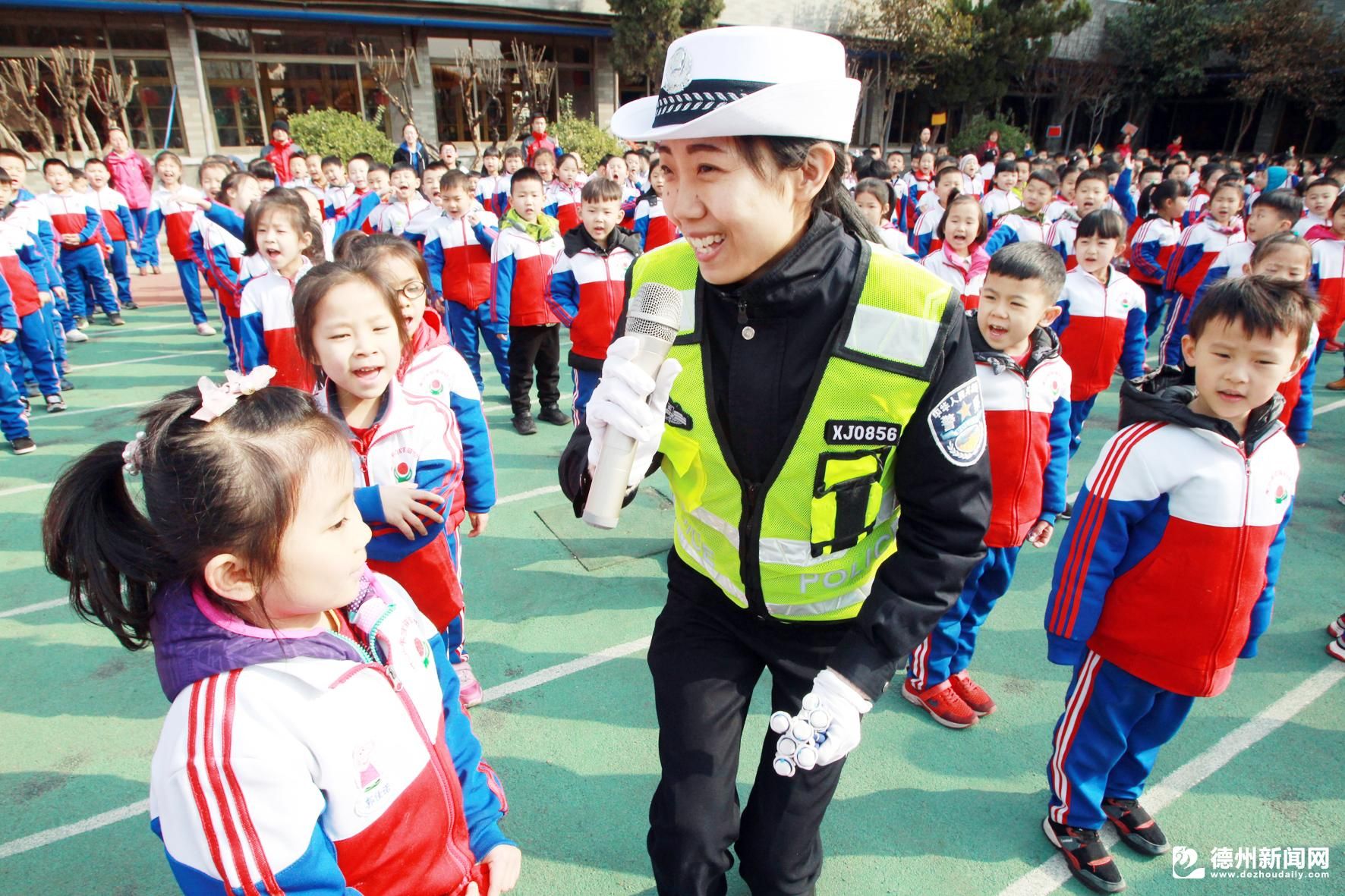 记尚德坤庭幼儿园“警察进课堂”之交通安全教育-翰林国际教育