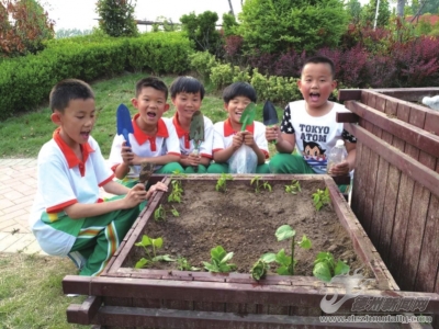 平原县第一实验小学班级自留地,学生的第二课