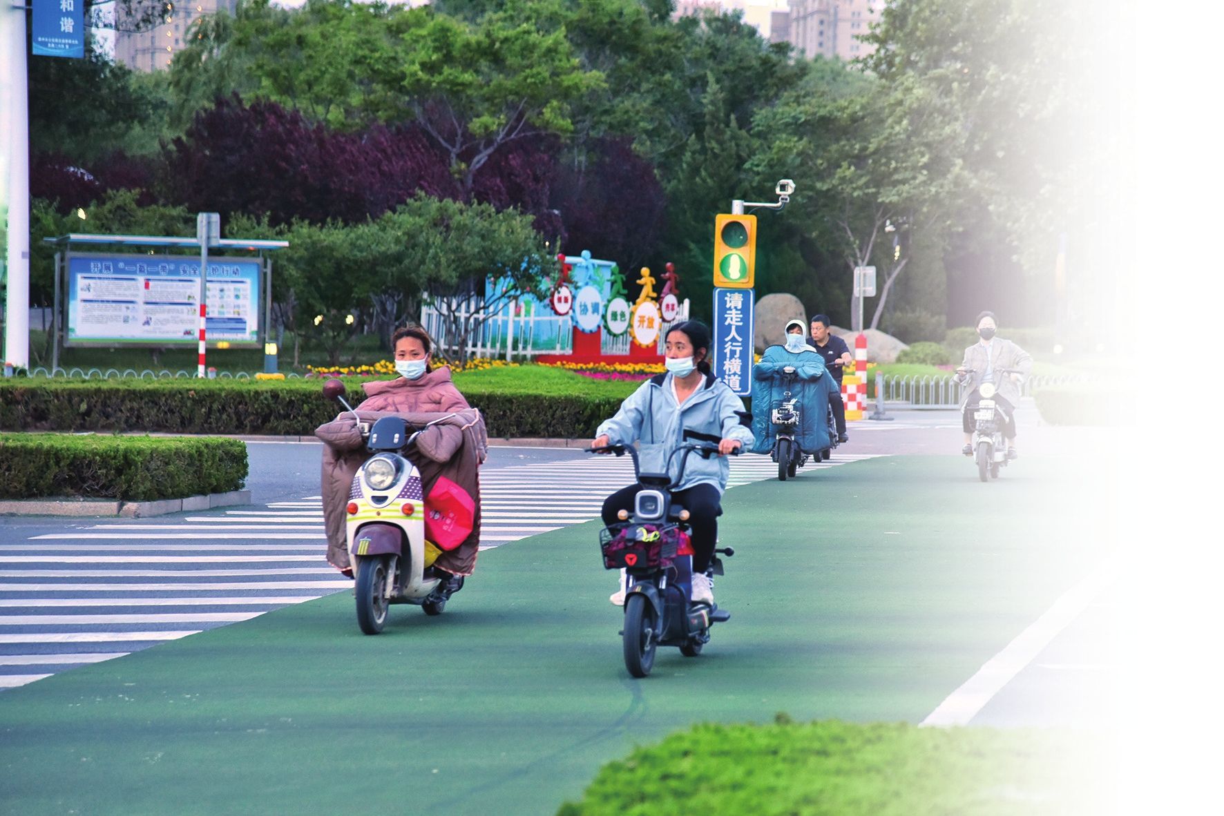 中国女骑，又美又飒！摩博会最美女骑评选活动_摩托