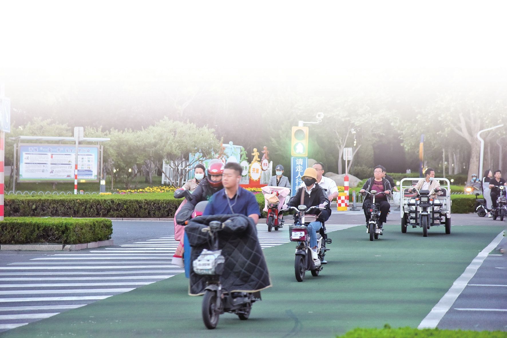 7月1日起南京市民骑电动车不戴头盔将罚款_江苏社科规划网