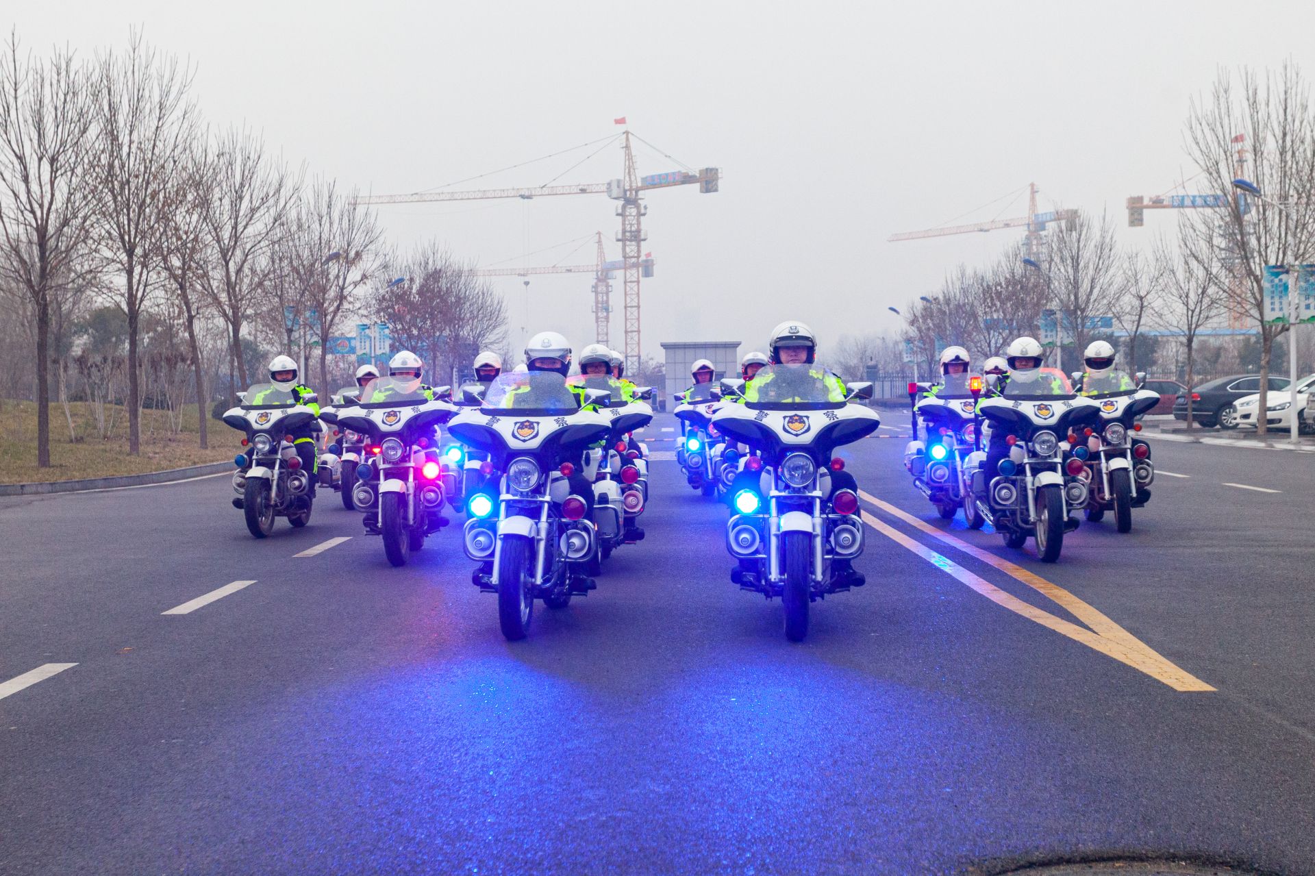 今天，德州90余名骑警集结，演了一部“大片”！_德州新闻网