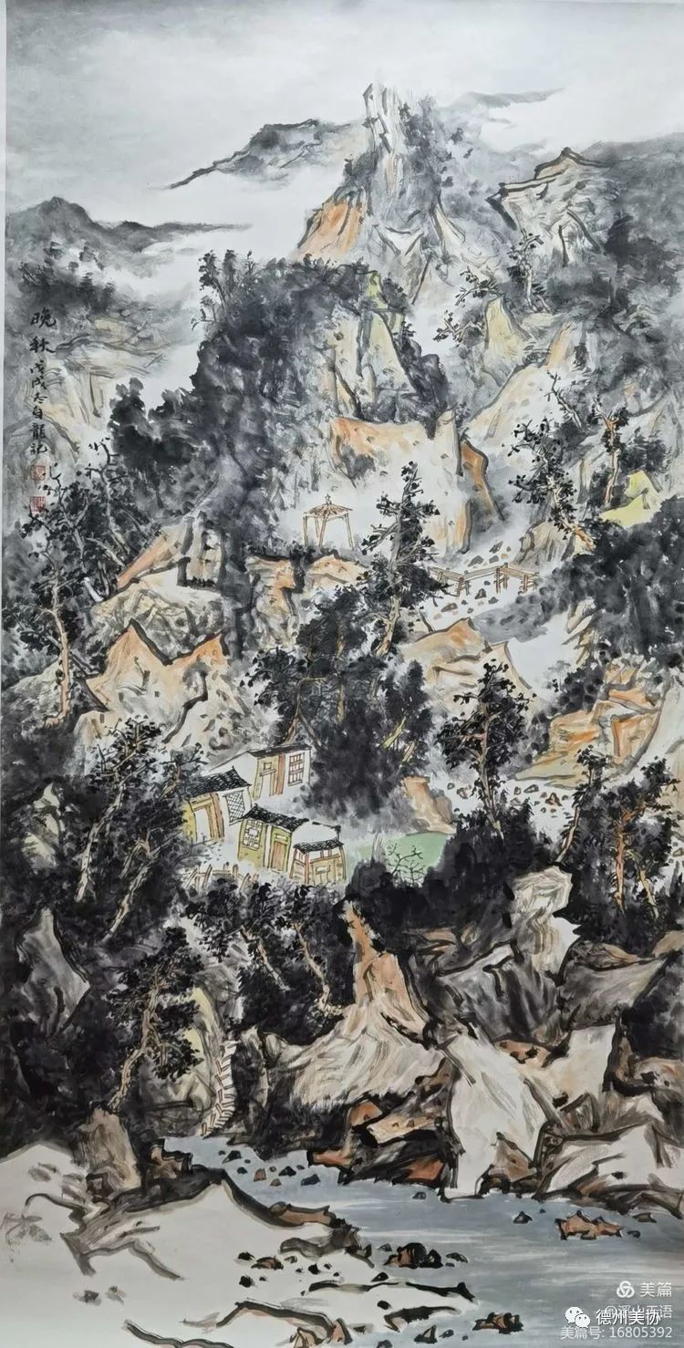 李自龙,广西阳朔县人,中国美术家协会会员,中国民族画院特聘画家.