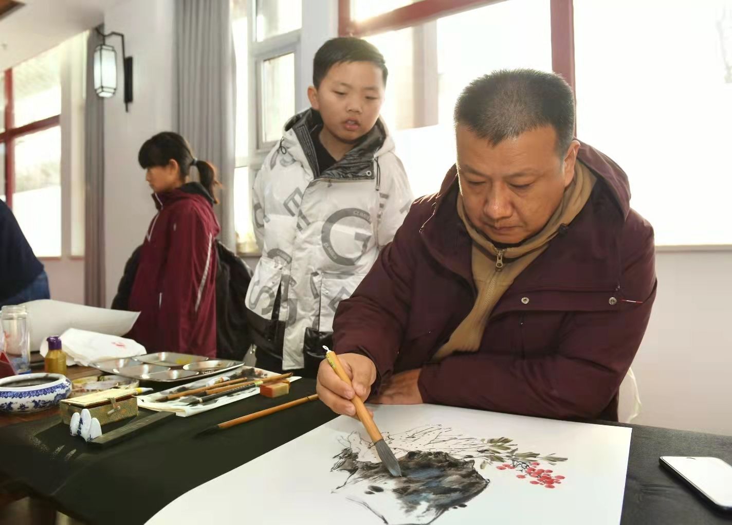 走进阳光未来国际学校艺术节专场活动举行,来自市美术家协会的吴山石