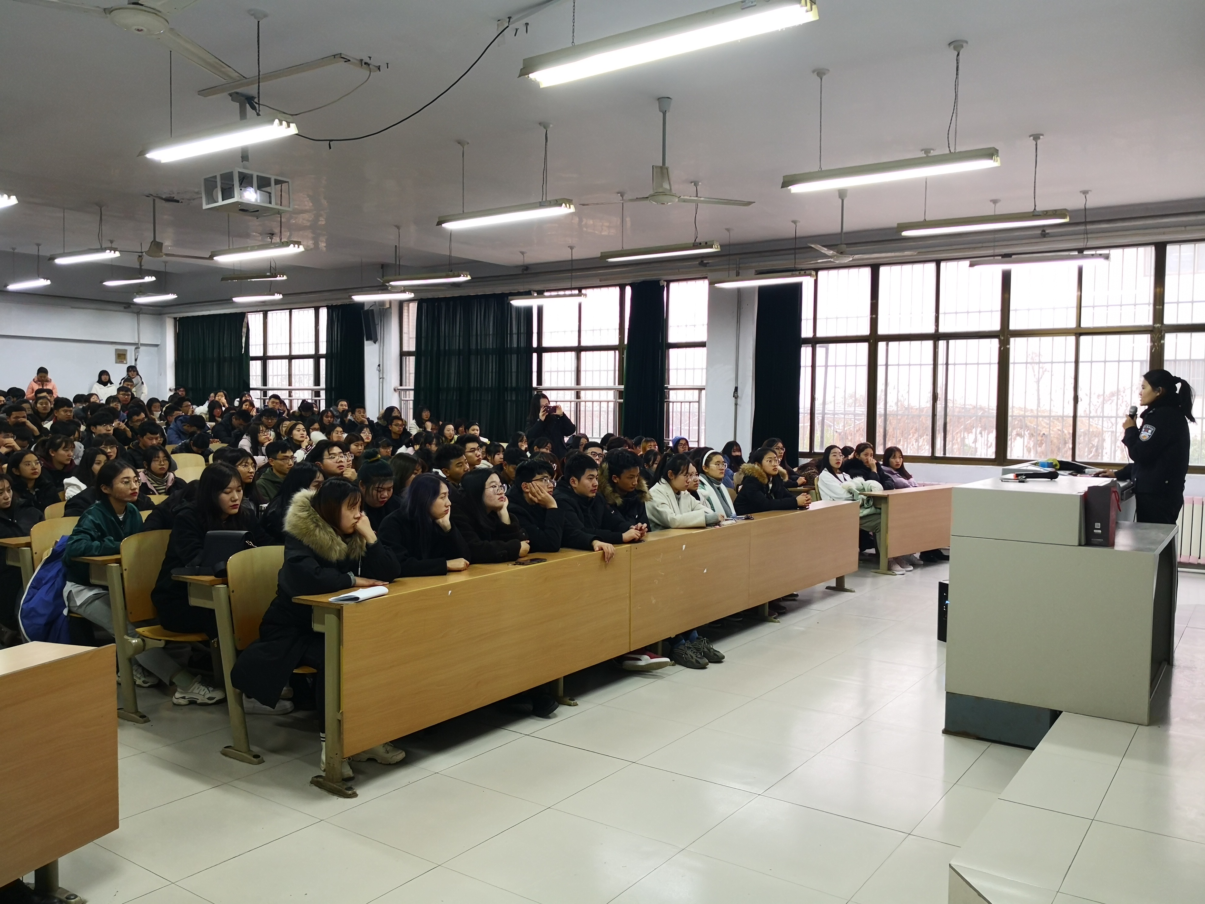 德州学院纺织服装学院举办"安全与教育专题讲座"