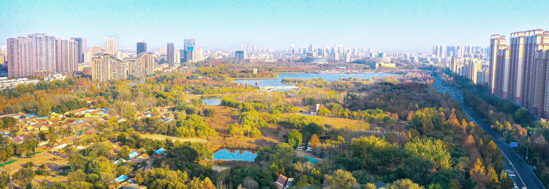 高樓林立中感受長河公園的沉靜景色