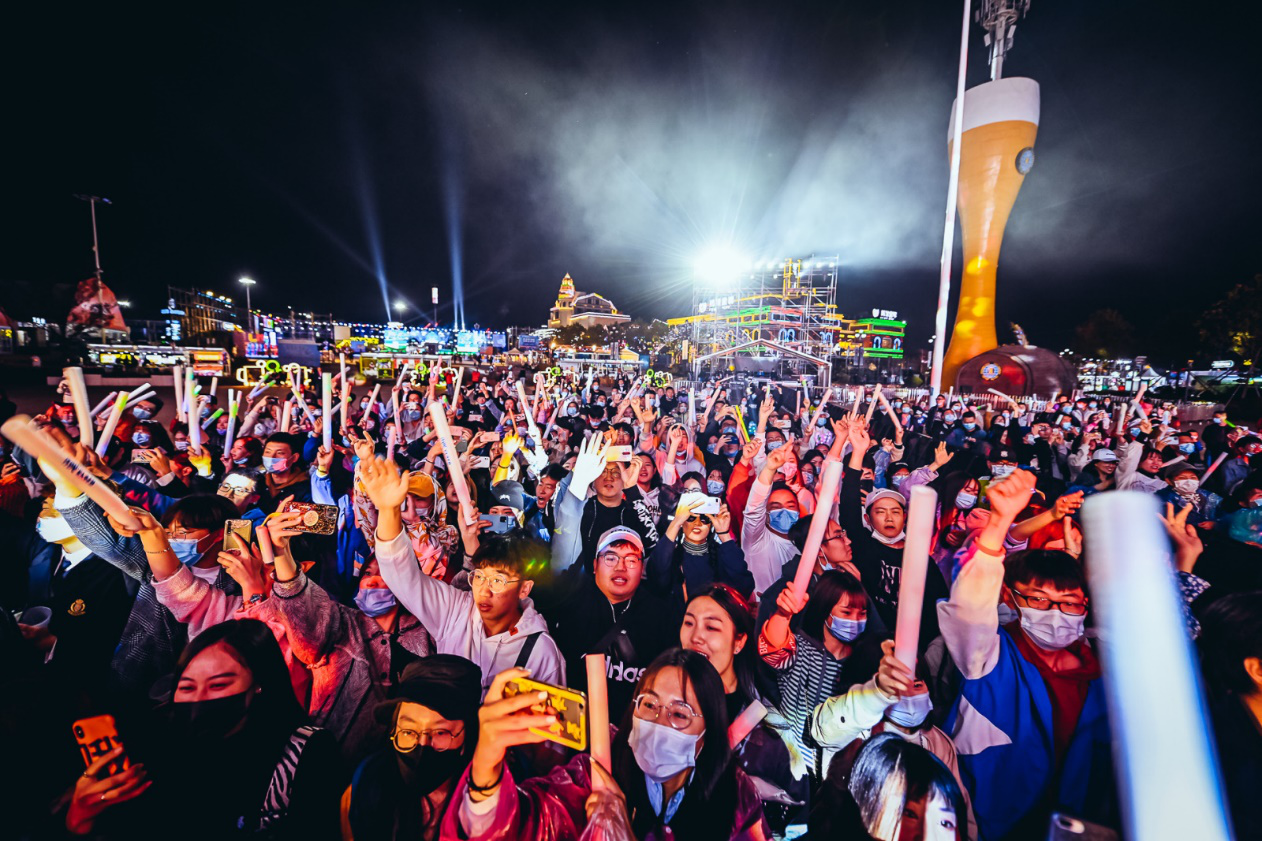 青岛西海岸城市生活节电商直播秀顺利落幕中国综艺嘉年华引万人次嗨游