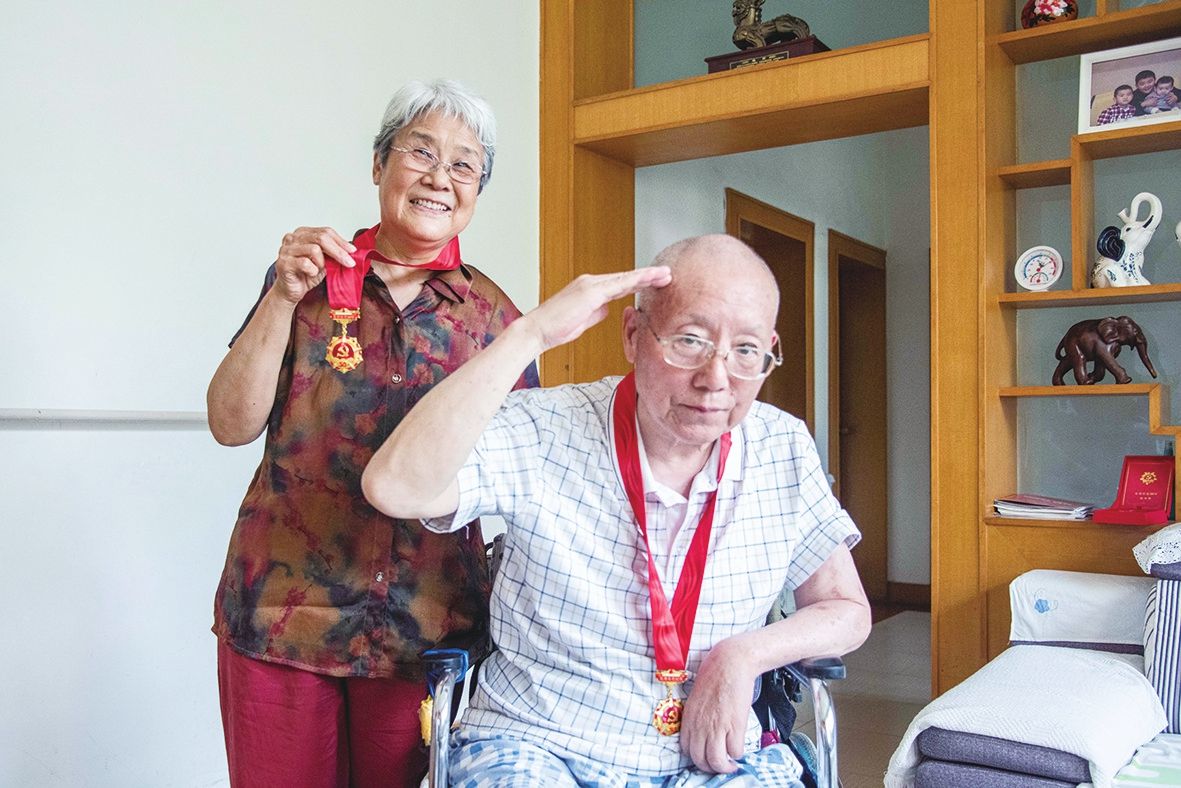 七旬夫妻杜占军,张俊华:从青葱到古稀,党徽照亮人生路