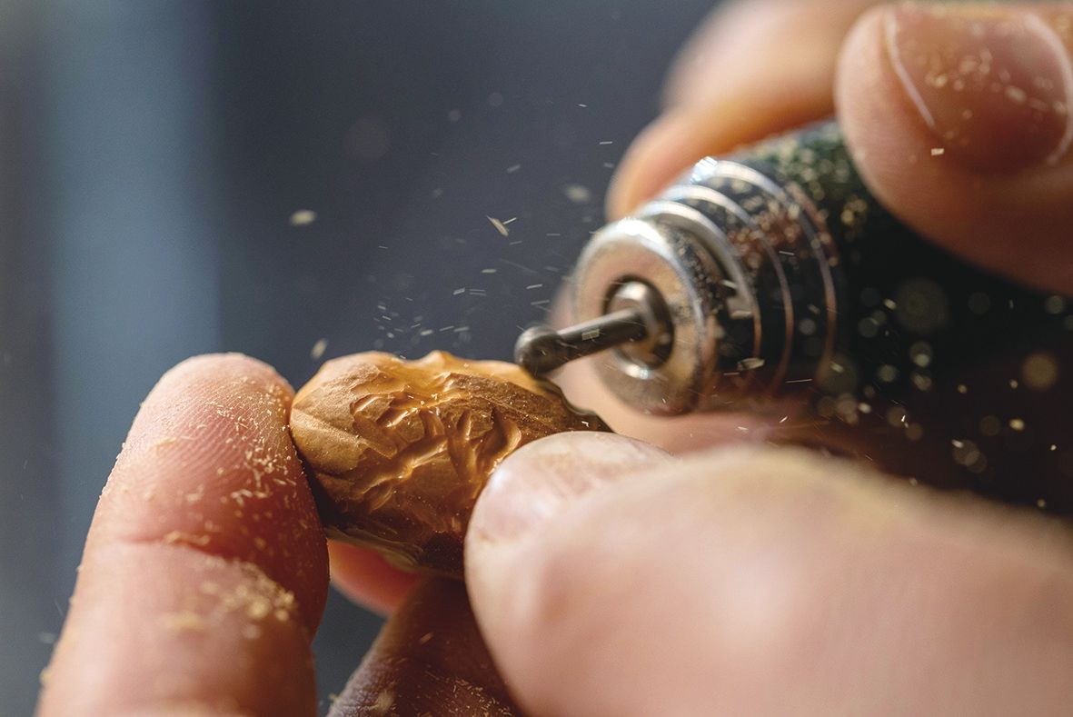 核雕匠人刘铁成刀尖在方寸之间舞蹈