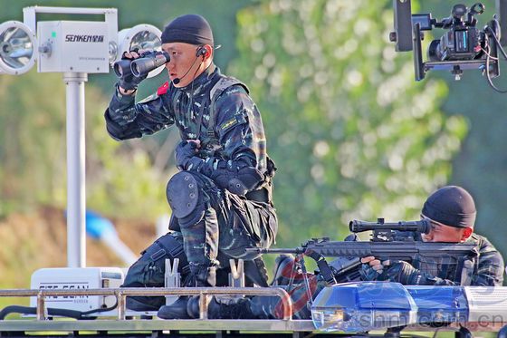 烟台组建虎鲨突击队授旗仪式震撼