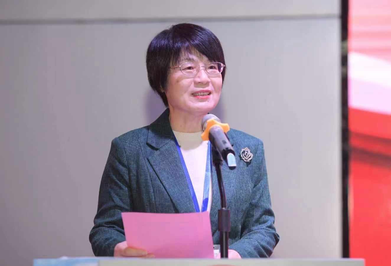 德州市人大常委会副主任钟玲致辞