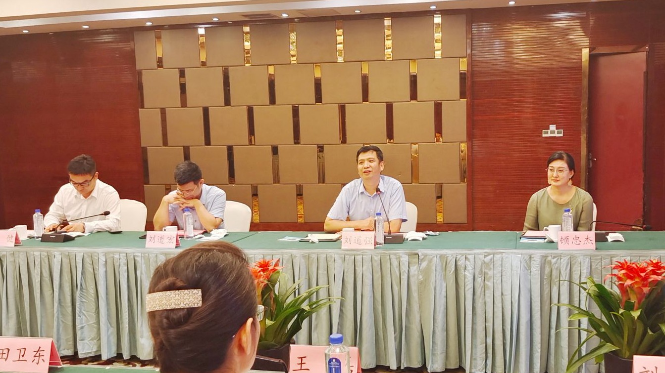田卫东介绍了我市有关情况,并围绕双方合作具体内容同刘道强深入交换