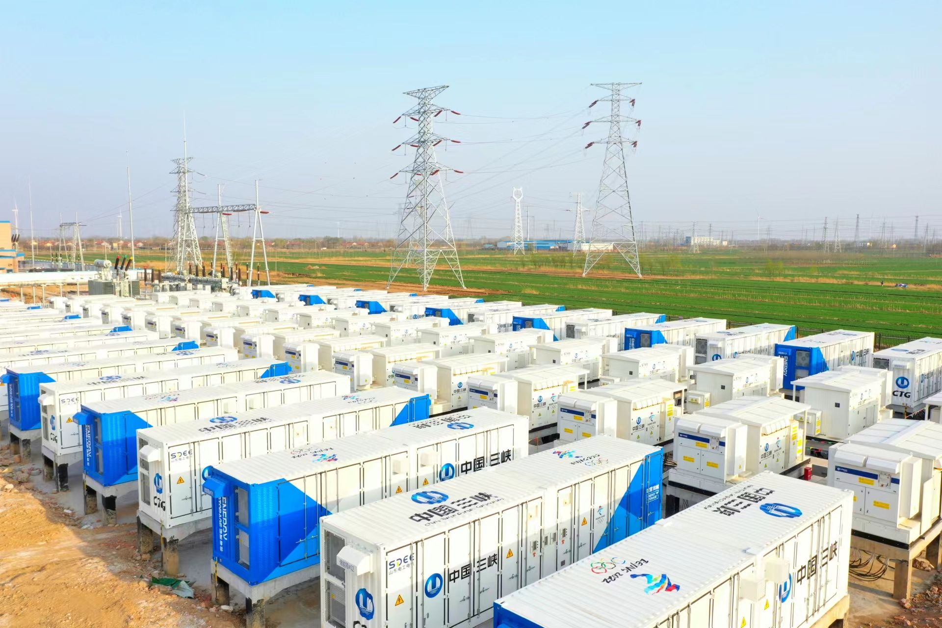 32个集装箱组成超级充电宝庆云这个储能电站一年能替代标准煤123万吨