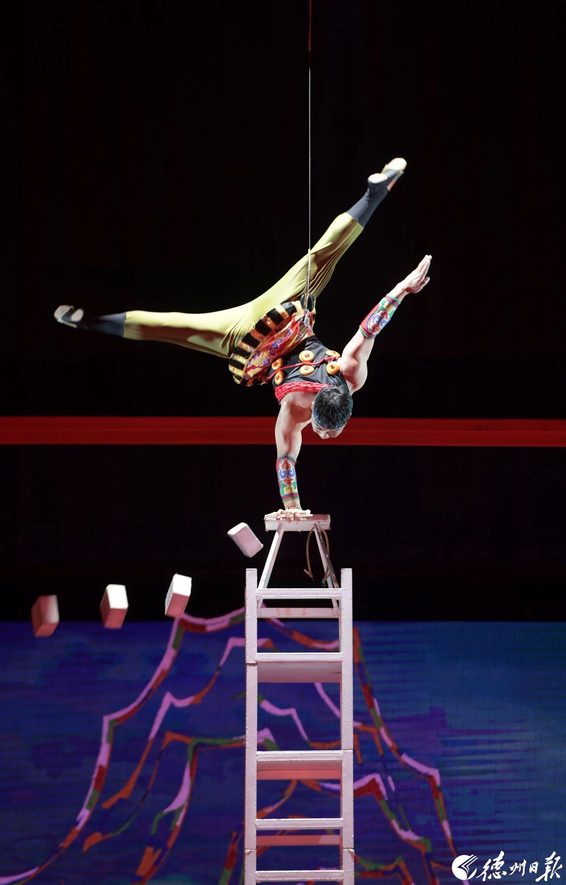 德报人物听见用技与美惊艳时光讲述人德州市杂技团团长付开飞