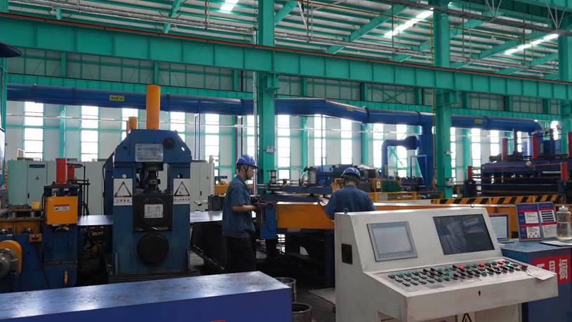 产业园区内的生产车间。人民网 肖聪聪摄