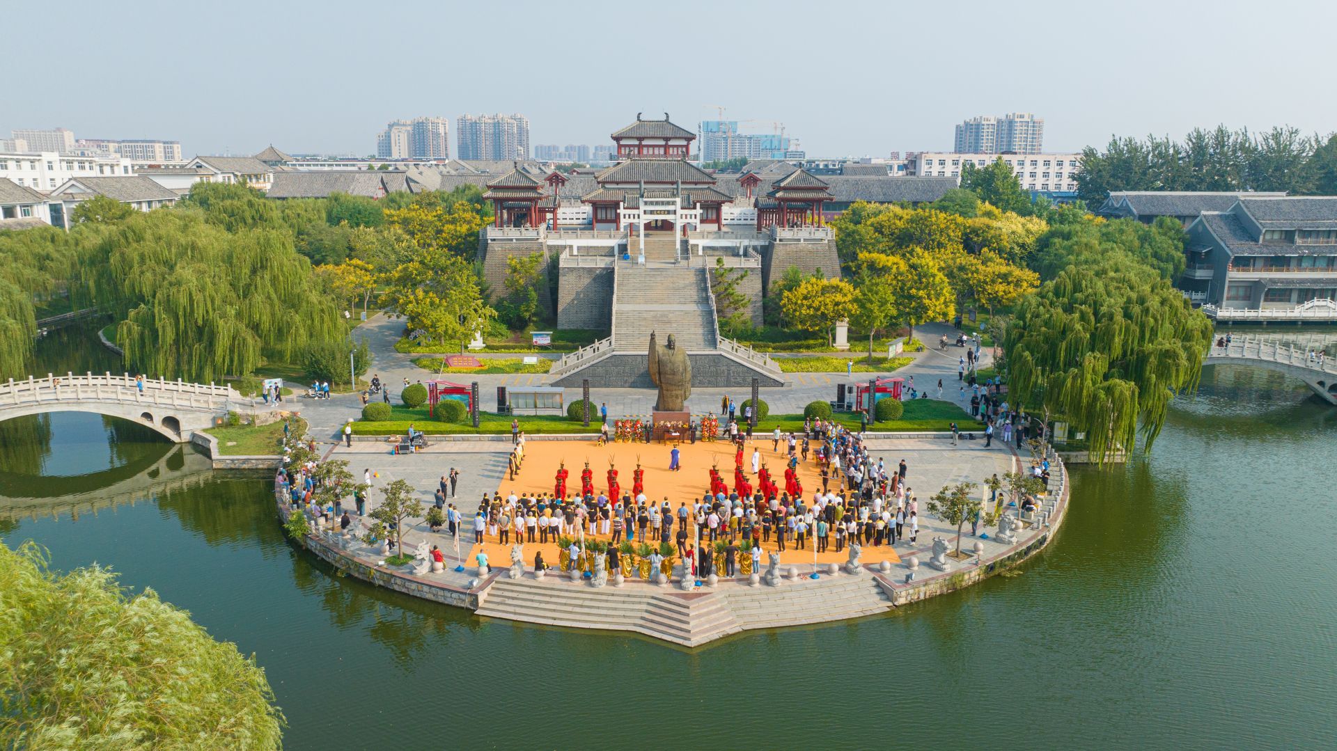 9月16日,第十四届德州董子文化旅游节在董子文化街美术馆前广场正式拉