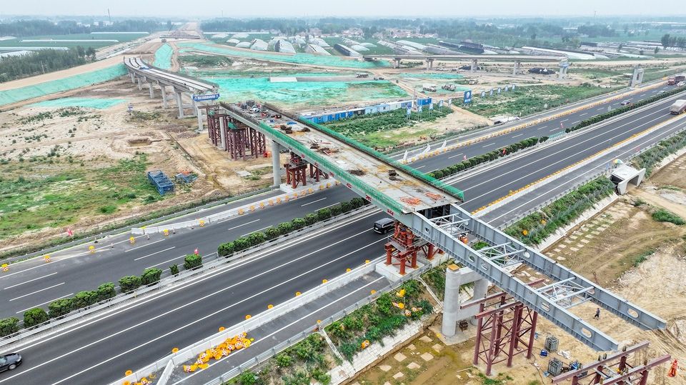 高青至武城高速公路商河至平原段跨京台高速钢箱梁施工